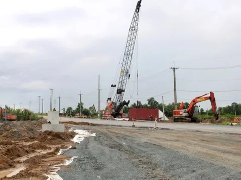 Phấn đấu giữa tháng 12 này bàn giao toàn bộ mặt bằng cao tốc Cà Mau - Đất Mũi