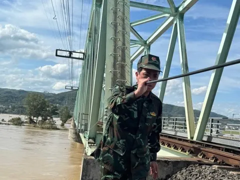 Chạy đua khôi phục lưới viễn thông vùng lũ Phú Yên