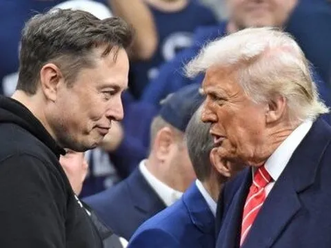Ông Musk đề nghị mua lại Truth Social của ông Trump với giá 10 tỉ USD?