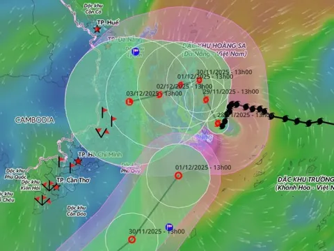 Cơn bão kỳ lạ nhất thế giới sắp vào Biển Đông