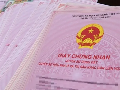 Dân làm thủ tục nhà đất bị gây khó dễ, qua ‘cò’ thì rất nhanh, UBND TP Hà Nội nói gì?