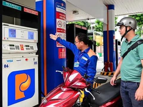 Giá xăng dầu giảm mạnh