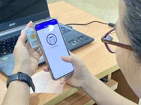 Hàng loạt khách hàng gặp trục trặc trong ngày đầu áp dụng xác thực sinh trắc học khi chuyển tiền