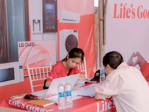 LG sửa chữa thiết bị hư hỏng sau mưa lũ tại miền Trung