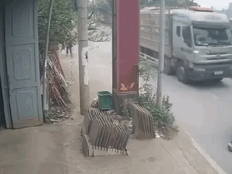 VIDEO: Người vi phạm giao thông ôm đẩy Đại úy CSGT vào đầu xe tải đang lao tới