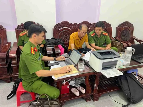 Khám nhà, bắt tạm giam 2 cán bộ Sở Y tế Đoàn Quang Huy và Phan Đình Lộc