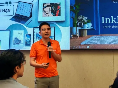 Máy đọc sách 'tiến hóa' sang học tập, treo tranh