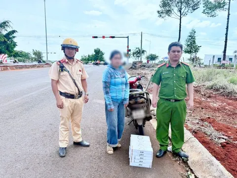 Bí mật trong cốp xe của người phụ nữ U50