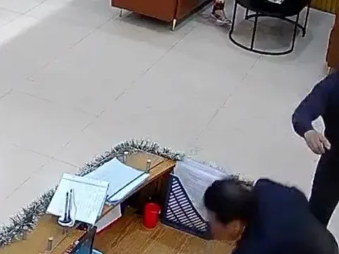 Người đàn ông chửi bới, xô ngã bảo vệ chung cư ở Hà Nội: Nguồn cơn gây bất bình