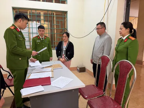 Khám xét, bắt tạm giam Mạc Thị Hồng Hương