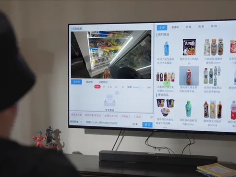 Liệt tứ chi vẫn lái xe lăn, phân loại hàng hóa bằng ý nghĩ