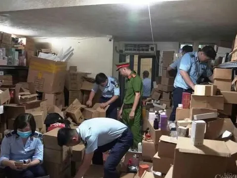 Phát hiện cơ sở kinh doanh nước giặt giả mạo nhãn hiệu trên không gian mạng