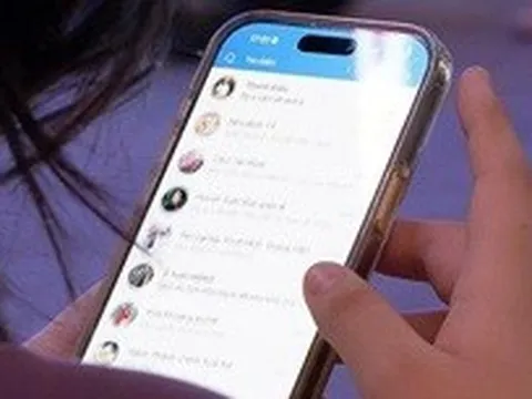 Cú 'dọa' khách hàng cuối năm của Zalo có vi phạm Luật Cạnh tranh?