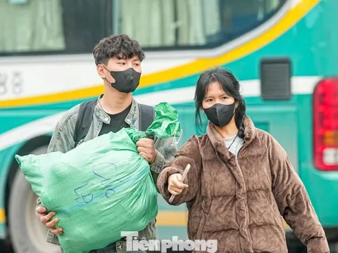 Bến xe Hà Nội đông đúc trong ngày cuối nghỉ Tết Dương lịch