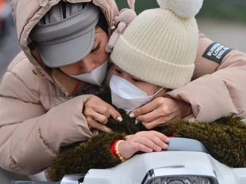 Không khí lạnh sầm sập tràn về: Miền Bắc chìm trong rét buốt, Hà Nội lạnh tê tái thấp nhất 10 độ C