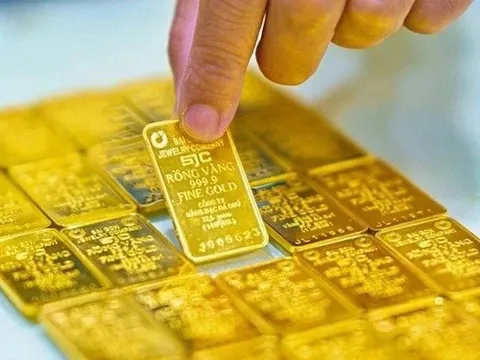 Giá vàng hôm nay 7/1: Tiếp tục tăng cao