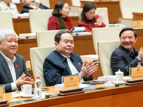 Thông qua danh sách 122 nhân sự được giới thiệu ứng cử đại biểu Quốc hội chuyên trách khóa XVI