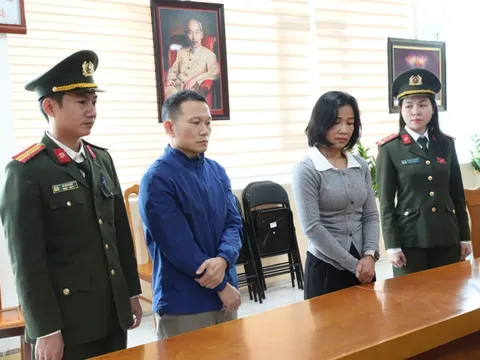 Ra lệnh bắt tạm giam Giám đốc Trung tâm Phan Thị Thu Hường cùng kế toán trưởng