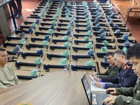 Khám xét kho hàng, bắt giam 'ông trùm' Dương Ích Phong, tịch thu số tang vật cực kì nguy hiểm