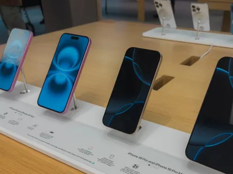 Điện thoại âm thầm đắt lên, người dùng ngày càng 'đau ví'