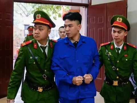 ‘Tổng tài’ chỉ đạo đàn em 'mày ra kia tát cho thằng nhân viên mấy phát'?