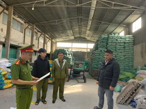 Khám xét khẩn cấp kho sản xuất, bắt Giám đốc Nguyễn Huy Vũ 48 tuổi