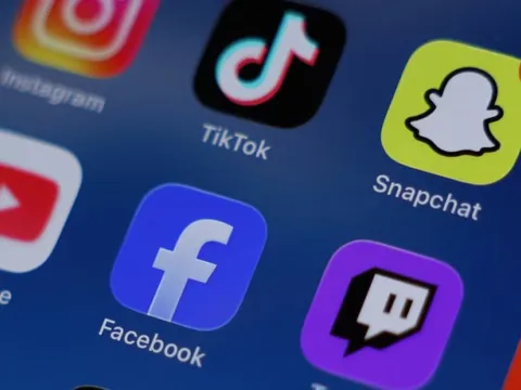 Tây Ban Nha tính cấm trẻ dưới 16 tuổi dùng mạng xã hội