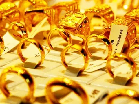 Giá vàng lên xuống thất thường, chuyên gia cảnh báo