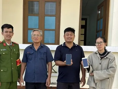 Tài khoản bỗng nhận “số tiền lạ”, người đàn ông liền báo công an