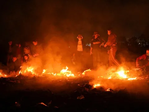 Khám phá chợ âm dương độc đáo, họp duy nhất mỗi năm 1 lần lúc nửa đêm