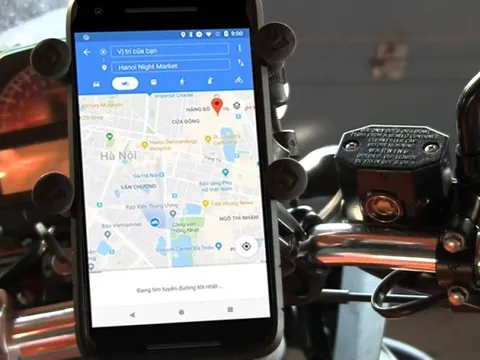 Gắn điện thoại xem Google Maps khi lái xe có bị phạt?