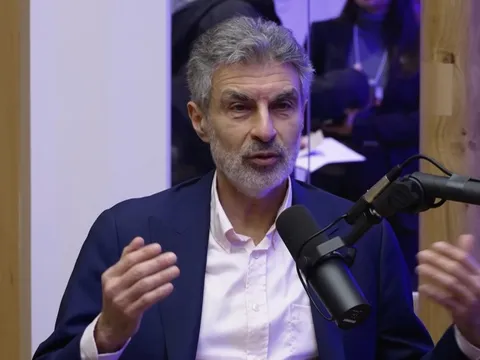 'Cha đỡ đầu' AI cảnh báo mối nguy 5 năm tới, chỉ ra những nghề sẽ sống sót