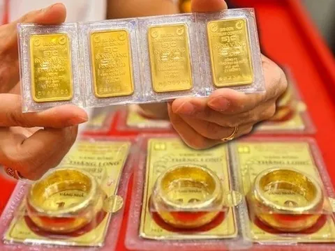 Giá vàng chiều nay 3/3: Tiếp tục giảm, người dân xếp hàng tranh thủ mua vào chờ tăng giá