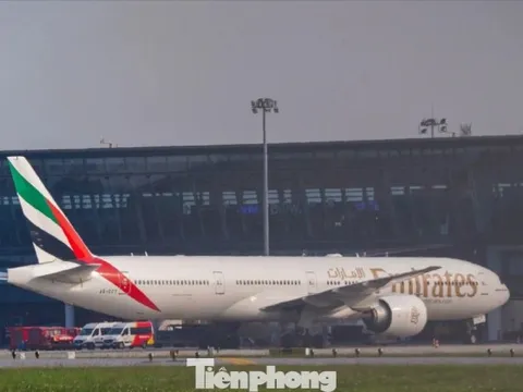 Cận cảnh máy bay 'nhà giàu' Trung Đông đang tránh chiến sự ở Nội Bài