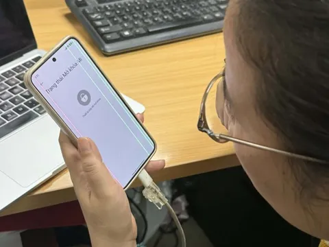 Lên mạng tìm thợ mở lại Mobile Banking, người dùng hoang mang vì loạt vấn đề