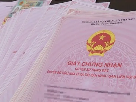 Bán đất bằng giấy viết tay từ 36 năm trước, giờ người mua mới đi làm sổ đỏ, người bán có phải nộp thuế thu nhập cá nhân?