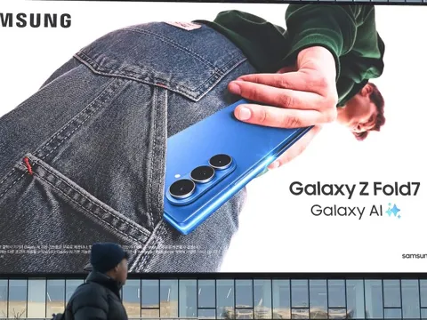 Samsung tăng tốc trong cuộc đua smartphone AI