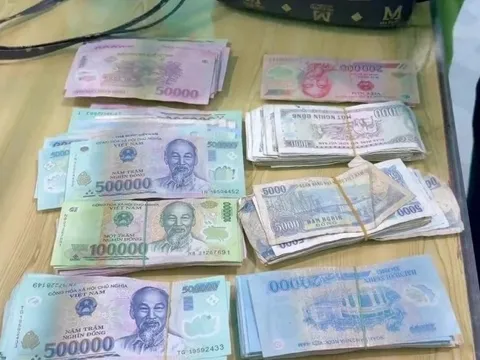 Phát hiện chiếc túi chứa đầy tiền mệnh giá 500k, 200k, 100k, 50k… thanh niên nhặt được lập tức chạy thẳng đến nơi này