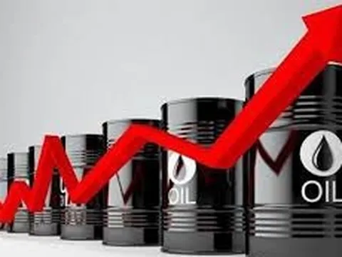 Giá dầu thế giới hôm nay 13/3: Tăng mạnh trên 102 USD/thùng, kéo theo giá xăng trong nước