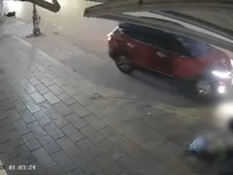 Truy tìm ô tô lao lên vỉa hè, tông gãy chân người phụ nữ rồi bỏ chạy