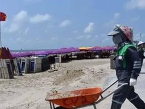 Cát bay phủ kín công viên mới đầu tư nghìn tỷ bên bờ biển ở TPHCM