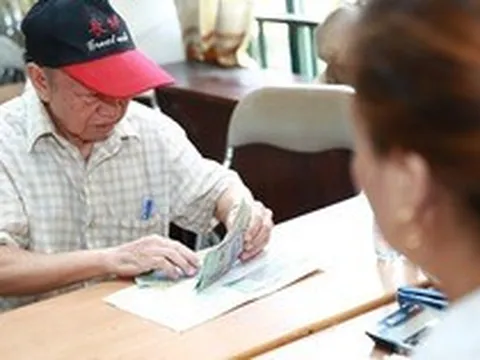 Lương cơ sở dự kiến tăng 8%: Người lao động được thêm gì?