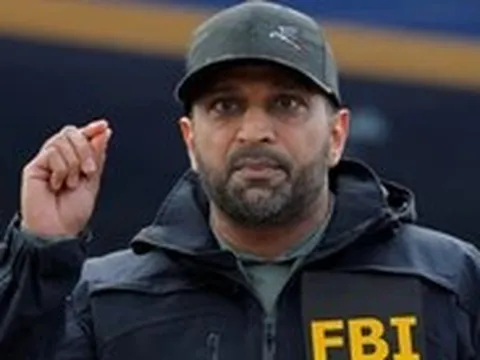 Tin tặc ‘đột nhập’ hộp thư Giám đốc FBI, tung 300 email và nhiều hình ảnh lên mạng