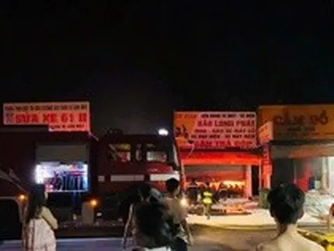Cháy cửa hàng xe máy ở TPHCM, công an đang phong tỏa hiện trường