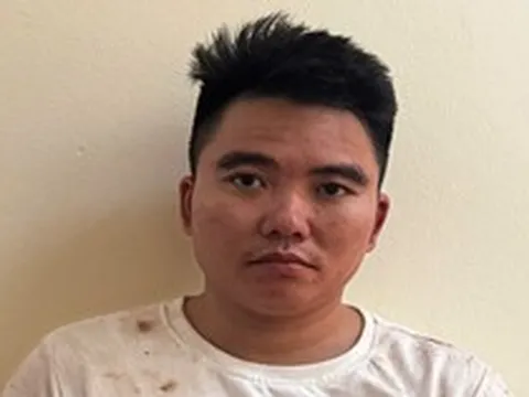 Khám xét khẩn cấp, bắt tạm giam chủ cửa hàng điện thoại Đỗ Thế Hùng