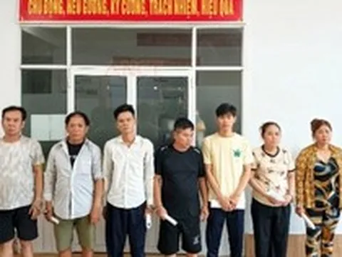 Thi hành lệnh bắt tạm giam Nguyễn Thị Em SN 1991 và 8 người khác