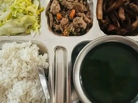 Tổng lực kiểm tra 'điểm nóng’ bếp ăn tập thể, thức ăn đường phố