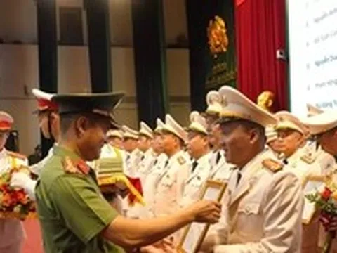 146 cán bộ Công an Hà Nội được thăng cấp bậc hàm thượng tá