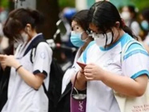 Không thể giao trẻ em cho mạng xã hội: Nhiều trẻ mắc kẹt trong màn hình