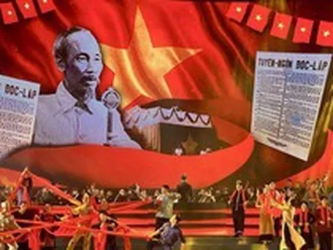 TPHCM tặng quà 1 triệu đồng mỗi hộ khó khăn nhân kỷ niệm 50 năm Thành phố mang tên Bác